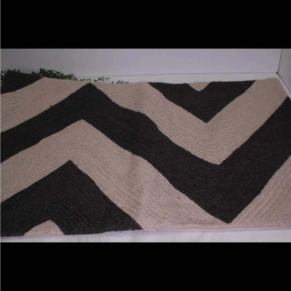 Pottery Barn Chevron Grey and Cream Pillow Sham 16